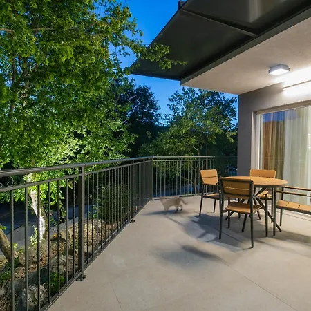 River Rose With Pool And Jacuzzi, Near The River *