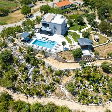 Villa River Rose With Pool And Jacuzzi, Near The River Srijane