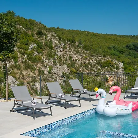 River Rose With Pool And Jacuzzi, Near The River Villa *