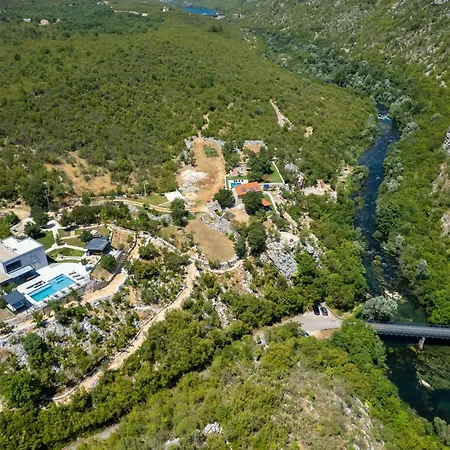 Villa River Rose With Pool And Jacuzzi, Near The River