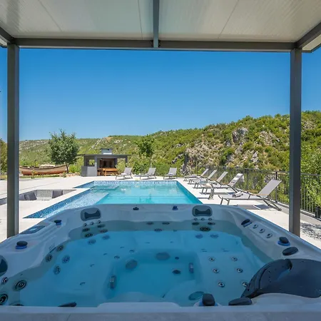 River Rose With Pool And Jacuzzi, Near The River Villa *