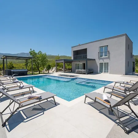 Villa River Rose With Pool And Jacuzzi, Near The River *