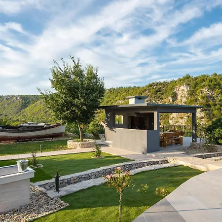 Villa River Rose With Pool And Jacuzzi, Near The River Srijane